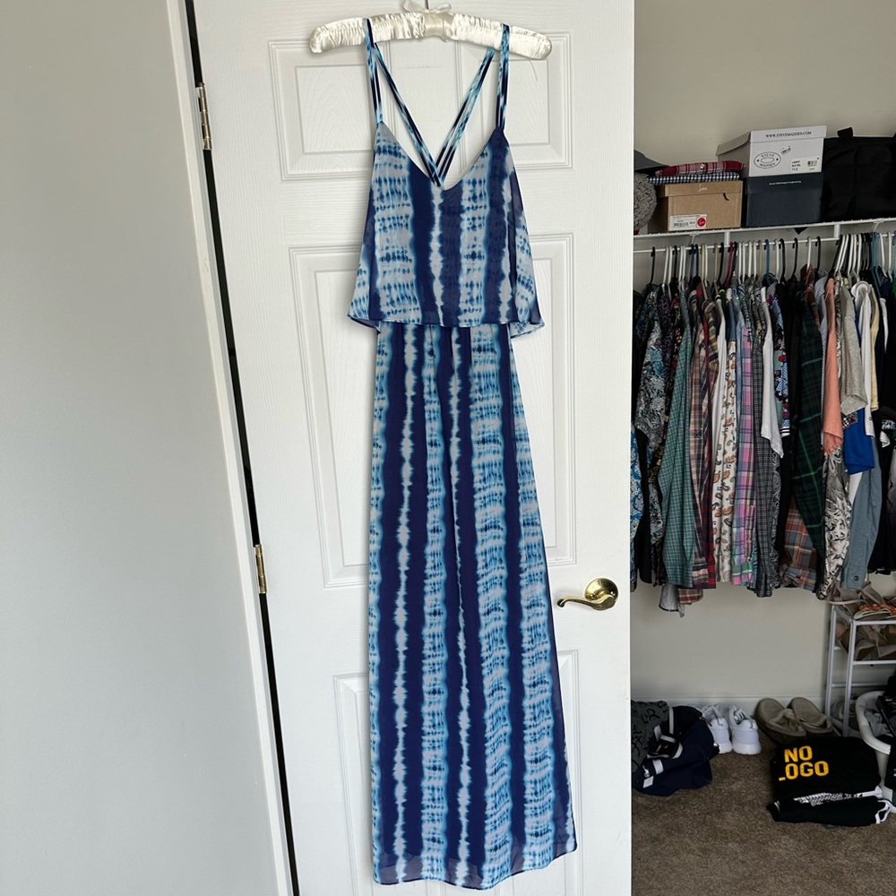 Blue pattern maxi dress